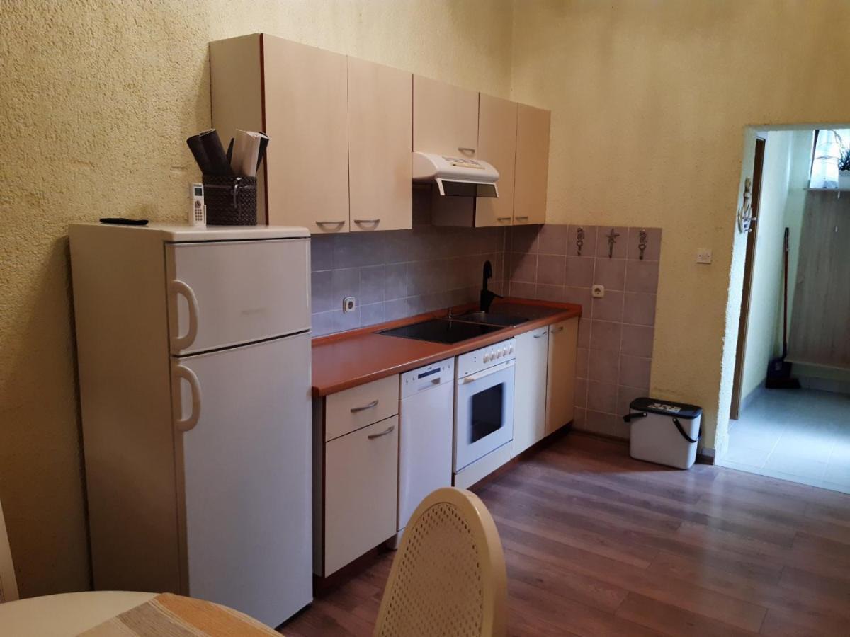 Apartment Margareta By El-Pi Tours Njivice Eksteriør billede