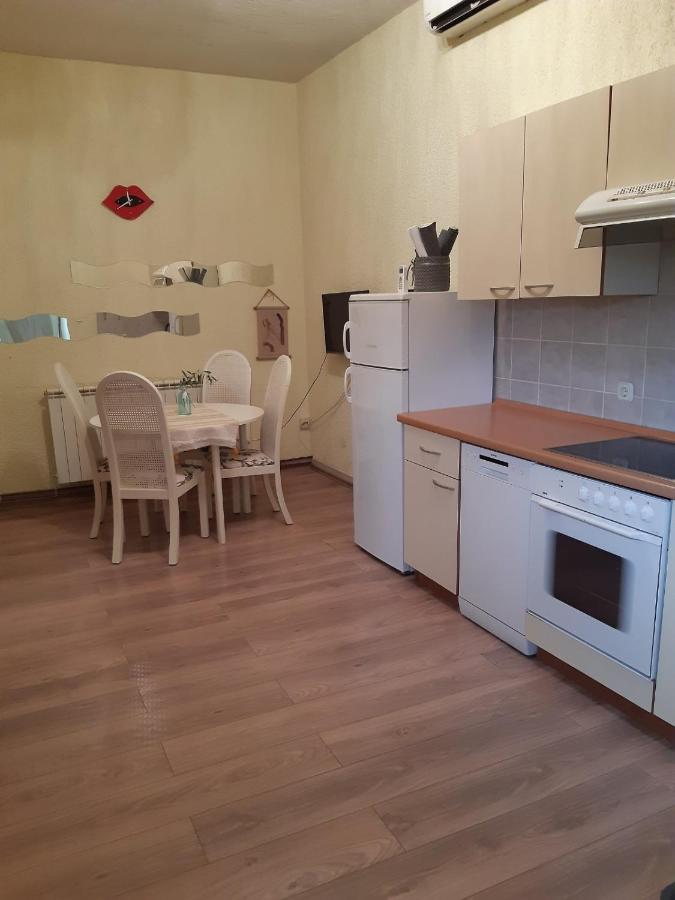 Apartment Margareta By El-Pi Tours Njivice Eksteriør billede