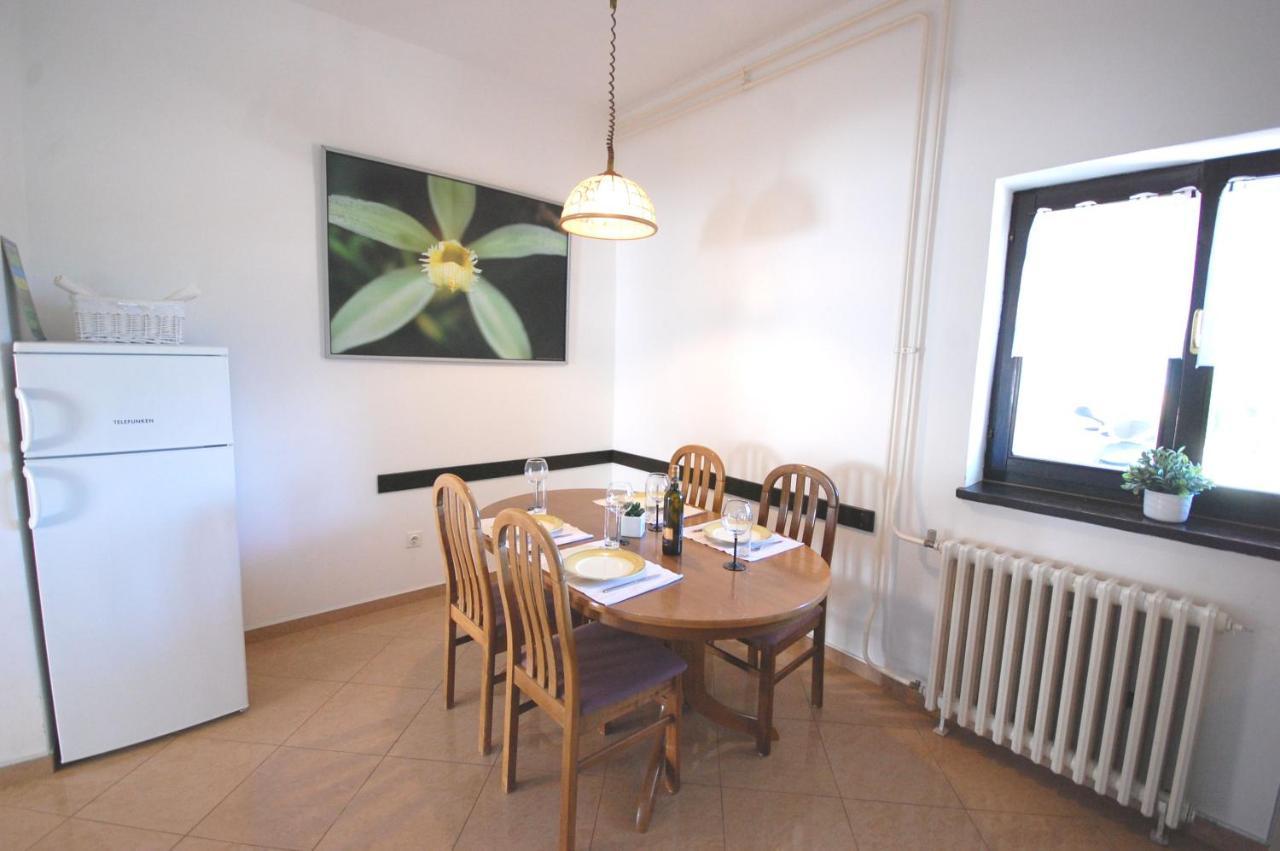 Apartment Margareta By El-Pi Tours Njivice Eksteriør billede