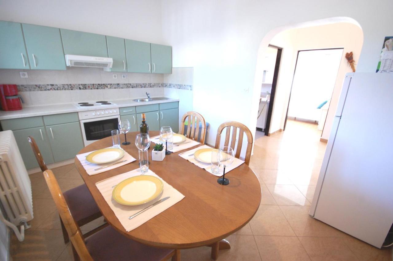 Apartment Margareta By El-Pi Tours Njivice Eksteriør billede