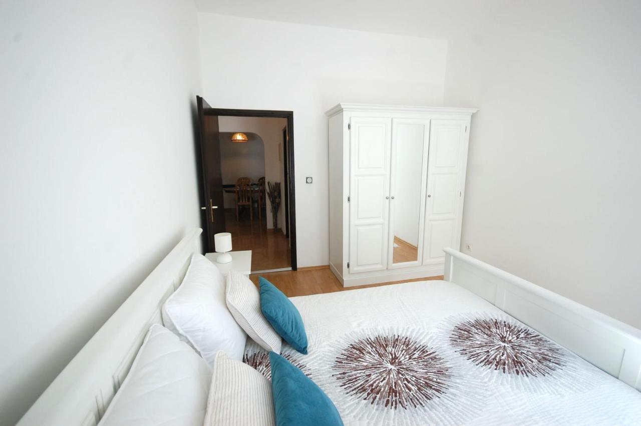 Apartment Margareta By El-Pi Tours Njivice Eksteriør billede
