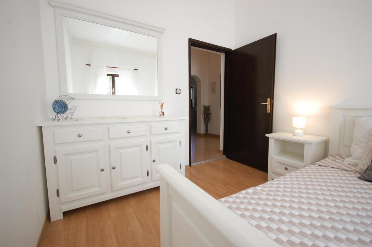 Apartment Margareta By El-Pi Tours Njivice Eksteriør billede